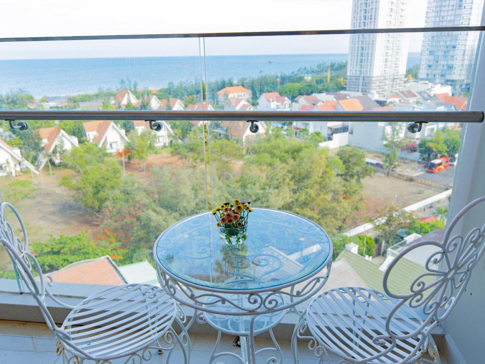 Chou'Ka The Song Balcony Condotel فونج تاو الغرفة الصورة